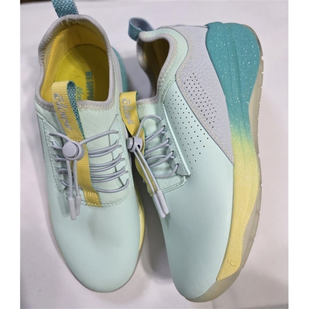NWOT Clove 8 Classic Nursing Tennis Slip Resistant Shoes Apple Jade 127647